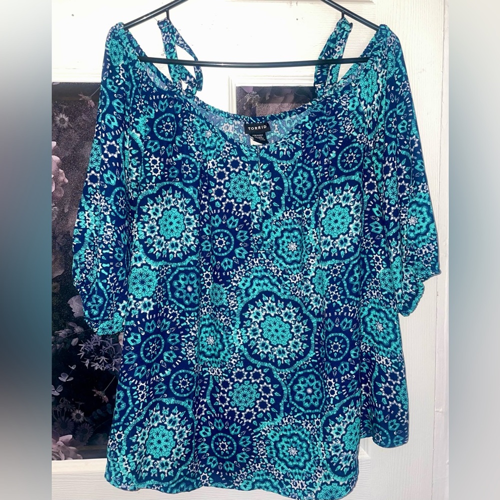 Torrid Navy/turquoise cold shoulder blouse. Size 0X.